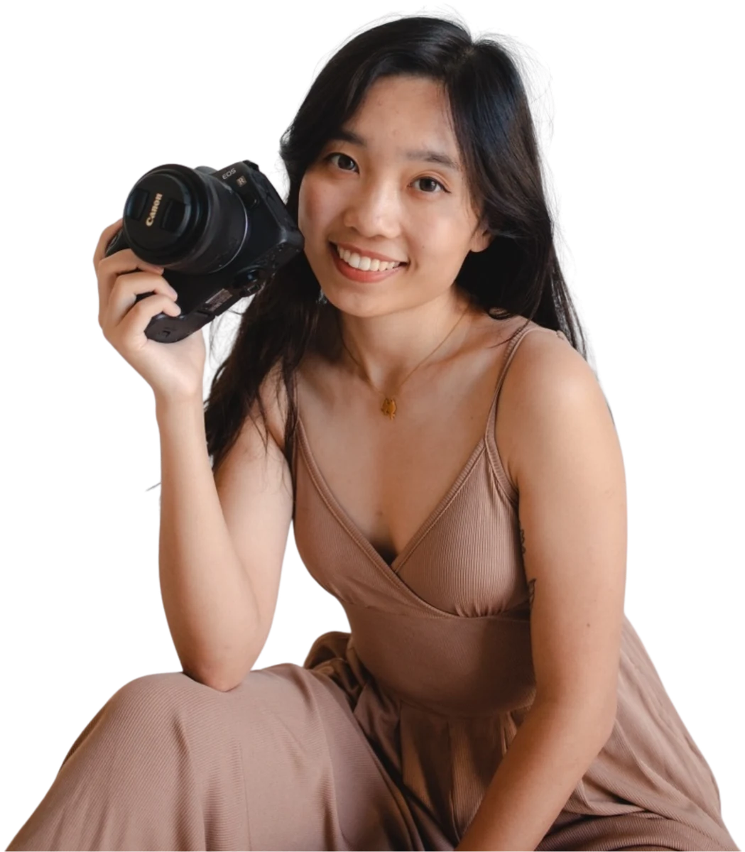 Clytze Sun holding a camera